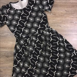 Lularoe BNWT dandelion print xl Amelia dress!